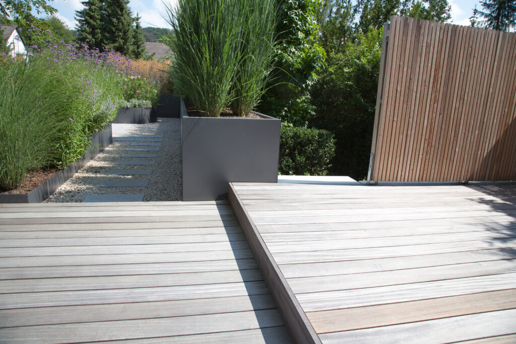 Moderne Terrasse aus Holz in Holzterrasse Ahrensfelde